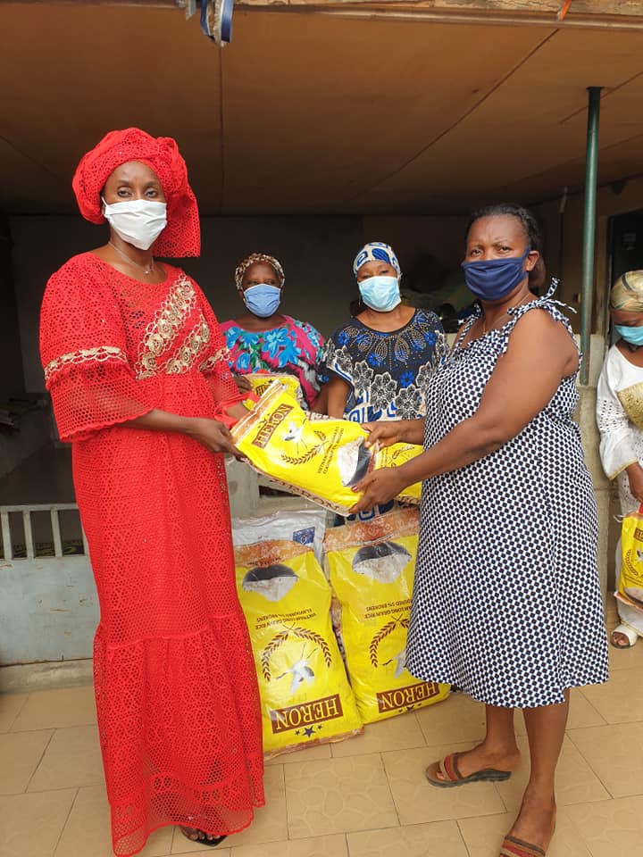 Lire la suite à propos de l’article Solidarité face à la Covid-19 : l’ONG Berko Femmes & Enfants aux côtés des familles de Yopougon