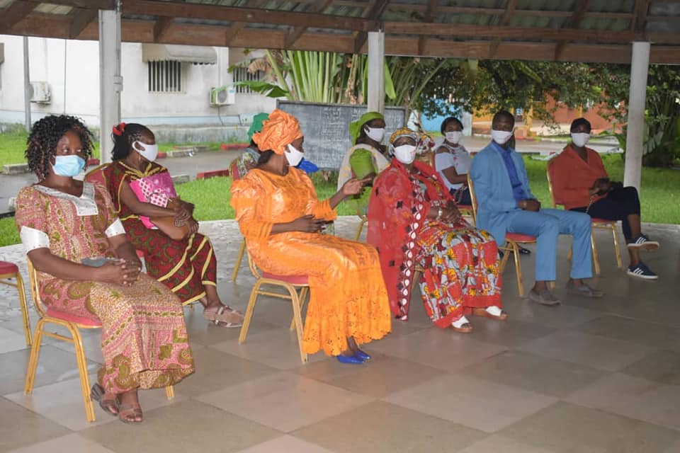 Lire la suite à propos de l’article Fête des Mères à Abobo : L’ONG Berko Femmes & Enfants célèbre les mamans du Village SOS